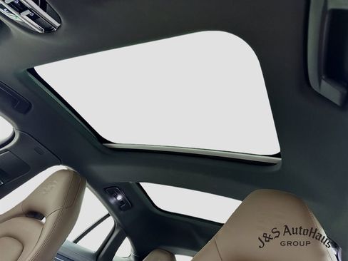 Used 2022 Porsche Panamera 4 Platinum Edition image 16