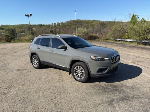 Used 2019 Jeep Cherokee Latitude Plus w/ Cold Weather Group image 1