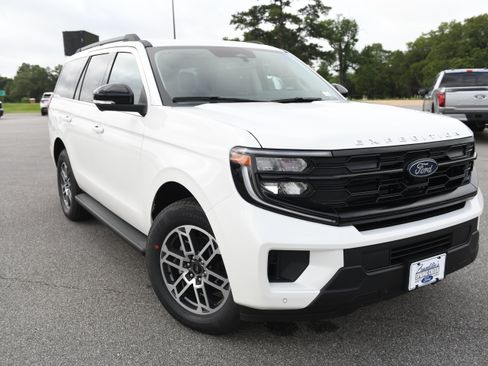 New 2026 Ford Expedition Active RWD image 5