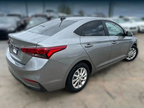 Used 2022 Hyundai Accent SEL image 9