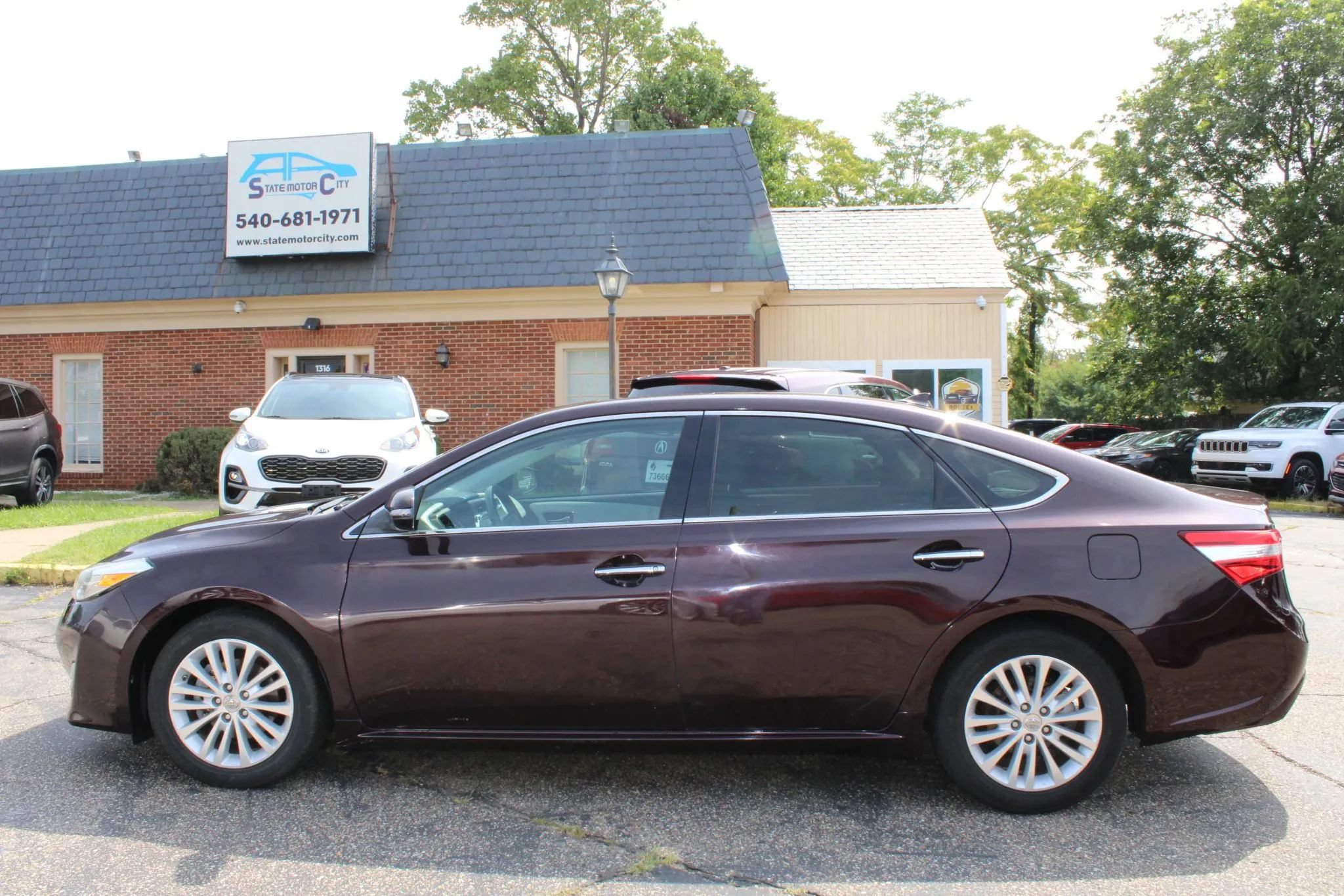 Used 2013 Toyota Avalon Limited FWD image 8