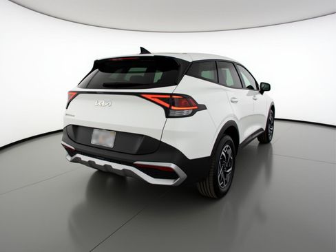 Used 2025 Kia Sportage LX image 9