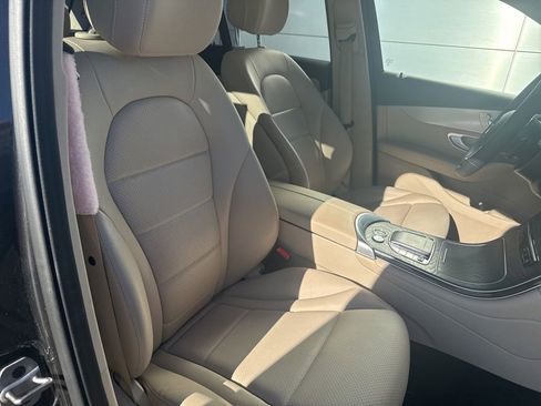 Used 2022 Mercedes-Benz GLC 300 GLC 300 image 30