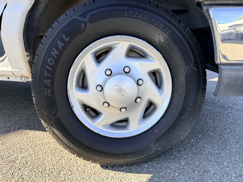 Used 2012 Ford E-350 and Econoline 350 XLT RWD image 25