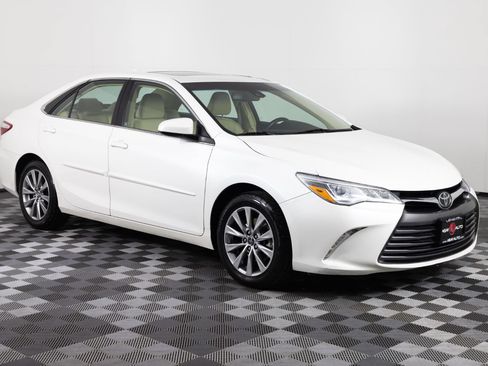 Used 2017 Toyota Camry XLE w/ Advanced Technology Package FWD image 10