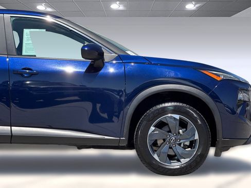 Used 2025 Nissan Rogue SV AWD/4WD image 34