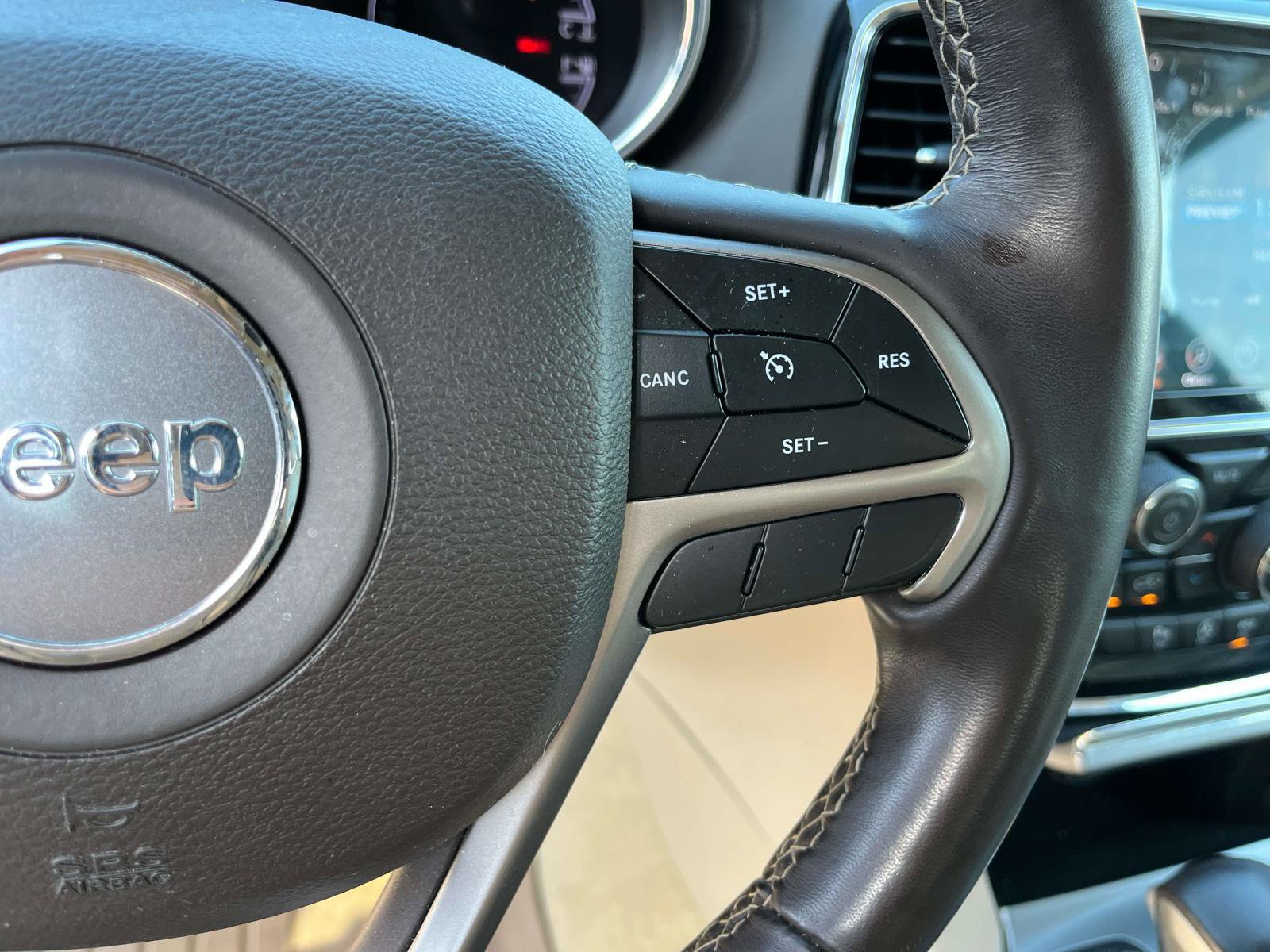 Used 2020 Jeep Grand Cherokee Overland AWD/4WD image 33
