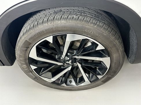 Used 2024 Mitsubishi Outlander SE image 11