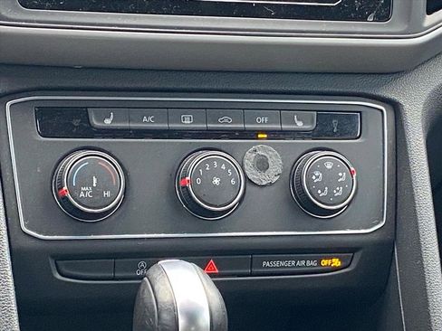 Used 2022 Volkswagen Atlas Cross Sport SE image 11