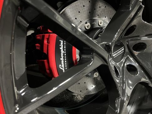 Used 2019 Lamborghini Urus image 10