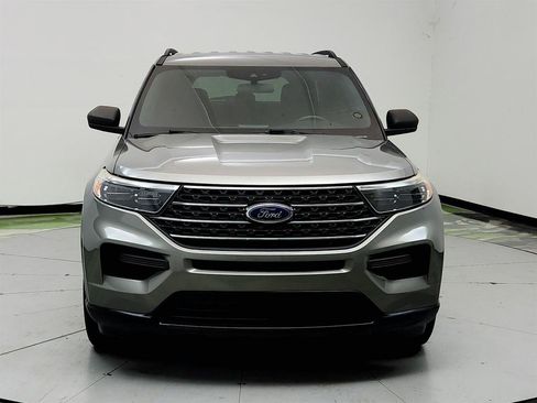Used 2020 Ford Explorer XLT RWD image 2