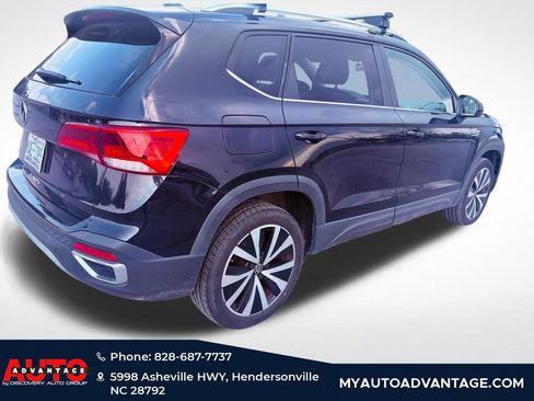 Used 2022 Volkswagen Taos SE FWD image 4
