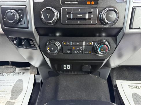 Used 2019 Ford F250 XLT w/ XLT Value Package image 27