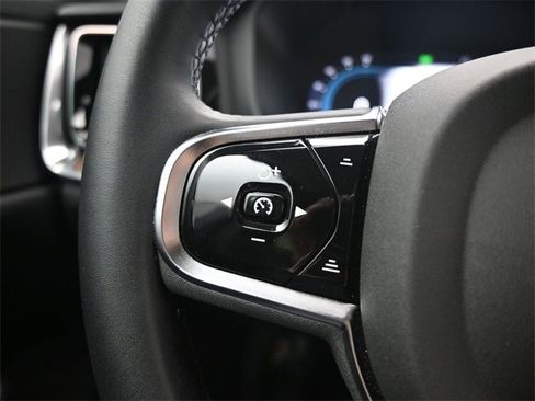 Used 2024 Volvo V60 B5 Cross Country Plus image 25