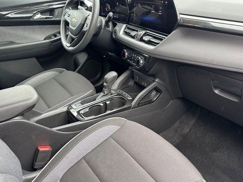 Used 2025 Chevrolet TrailBlazer LT FWD image 30