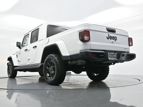 Used 2025 Jeep Gladiator Sport AWD/4WD image 42