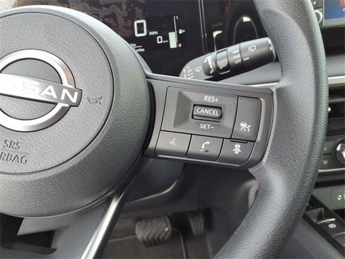 Certified 2025 Nissan Kicks S image 9