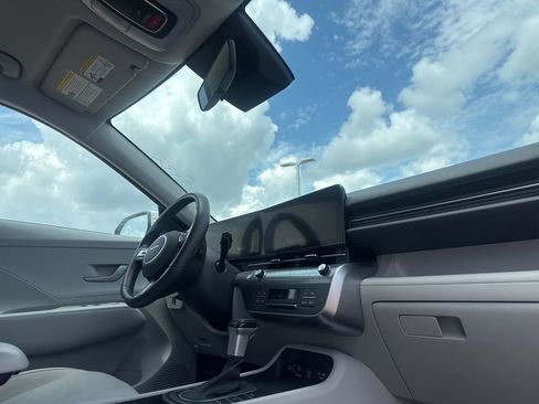 Used 2025 Hyundai Kona SEL FWD image 24