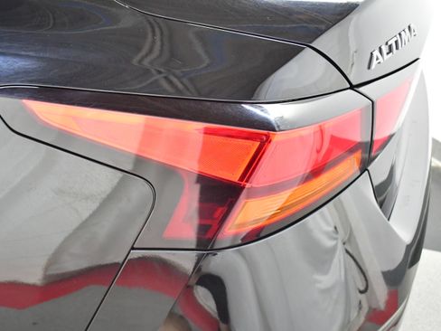 Used 2025 Nissan Altima 2.5 SV image 32