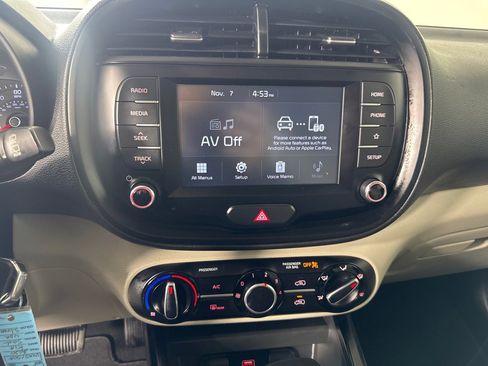 Used 2020 Kia Soul LX image 17
