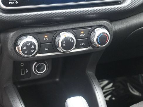 Used 2021 Nissan Kicks S FWD image 17