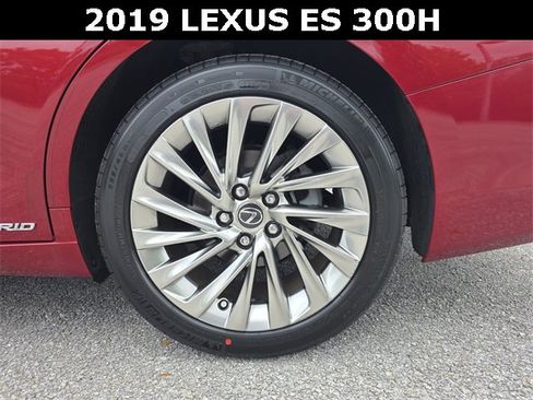 Used 2019 Lexus ES 300h w/ Accessory Package 2 image 15