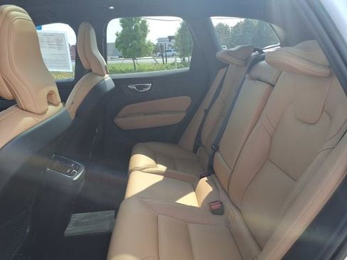 Certified 2023 Volvo XC60 B5 Ultimate w/ Protection Package Premier AWD/4WD image 17