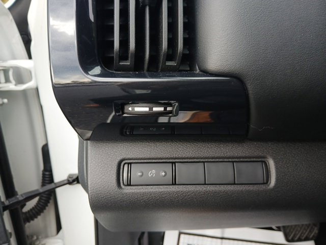 Used 2023 Nissan Pathfinder S AWD/4WD image 37