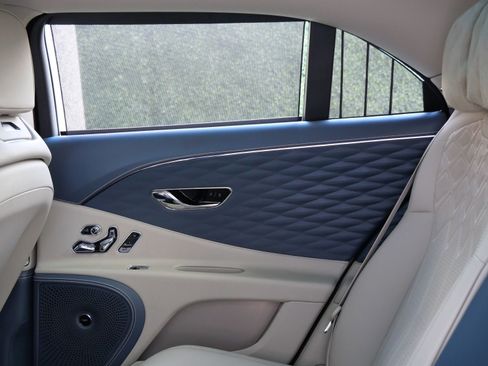 Used 2021 Bentley Flying Spur W12 image 23