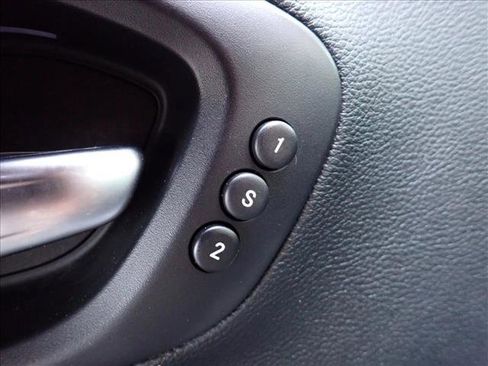 Used 2020 Jeep Cherokee Limited image 16