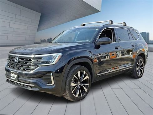 Used 2024 Volkswagen Atlas SEL Premium R-Line image 3