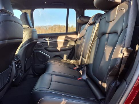 New 2025 Jeep Grand Cherokee Limited w/ Luxury Tech Group II AWD/4WD image 8