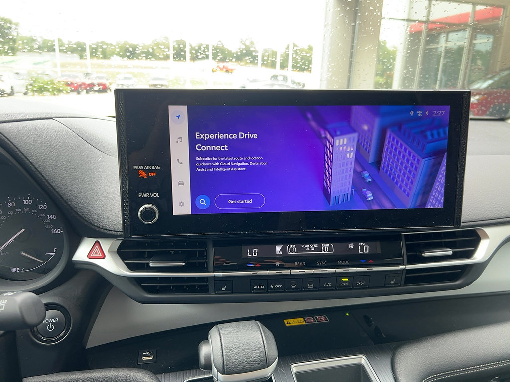 Used 2025 Toyota Sienna XLE FWD image 11
