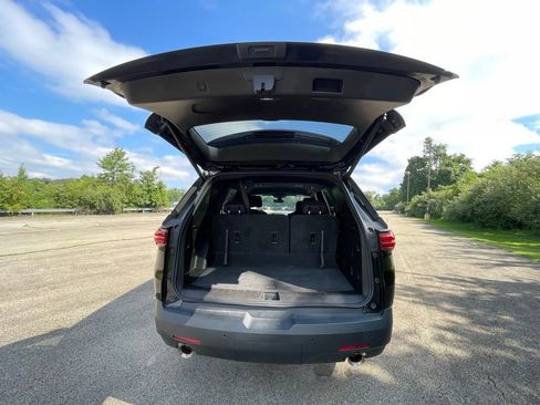 Used 2023 Chevrolet Traverse LT AWD/4WD image 17
