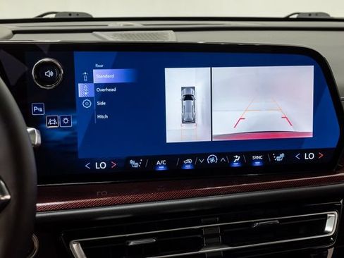 Used 2024 Chevrolet Traverse Z71 w/ Enhanced Driving Package AWD/4WD image 17