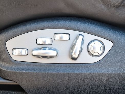 Used 2023 Porsche Macan Turbo image 21