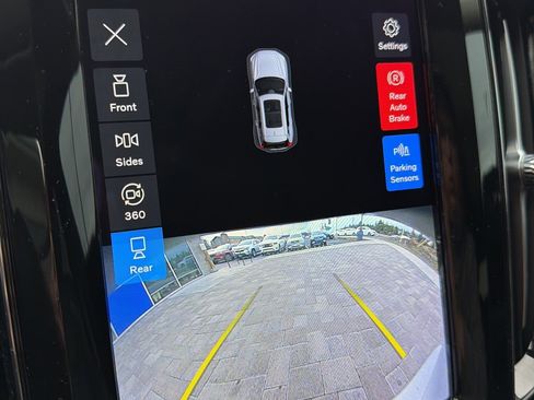 Used 2023 Volvo XC60 B5 Ultimate image 32