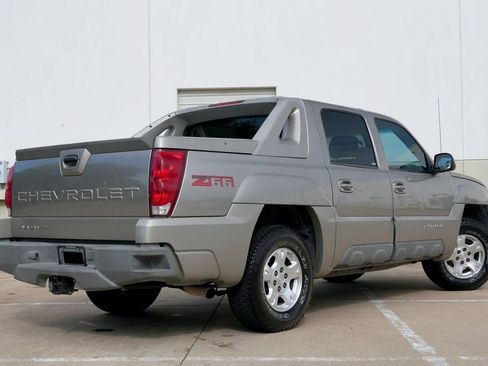 Used 2002 Chevrolet Avalanche 2WD image 3