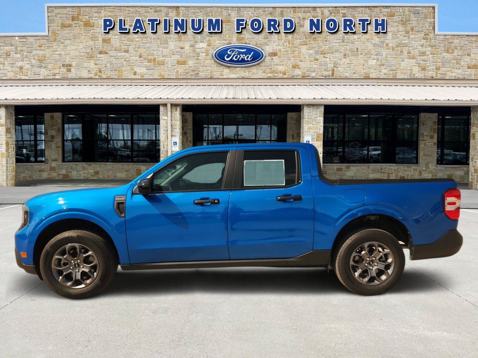 Used 2025 Ford Maverick XLT w/ XLT Luxury Package FWD image 3