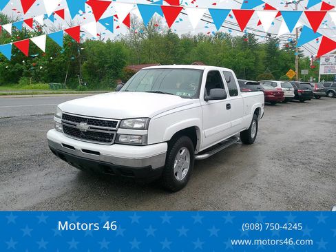 Used 2007 Chevrolet Silverado 1500 LT w/ Extended Cab Value Package AWD/4WD image 1