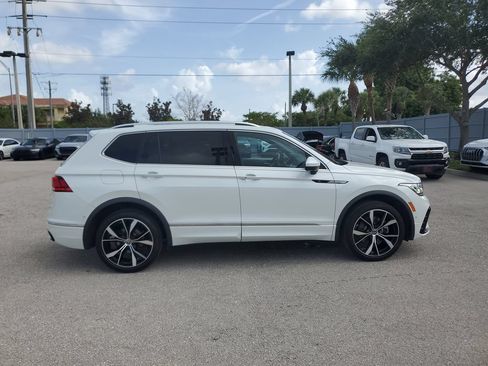 Certified 2024 Volkswagen Tiguan SEL R-Line AWD/4WD image 4