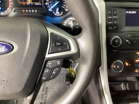 Used 2014 Ford Fusion SE FWD image 19