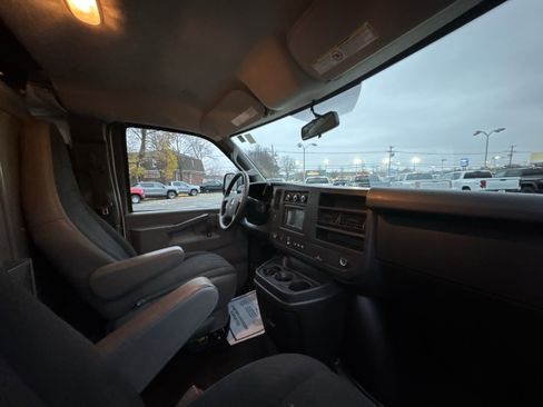 Used 2021 GMC Savana 2500 w/ Driver Convenience Package image 28