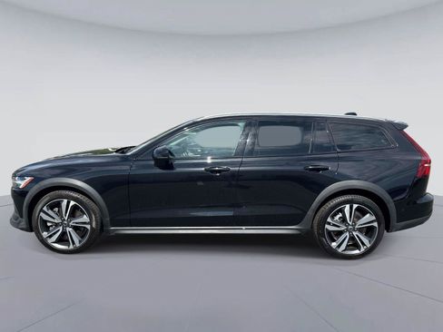 Used 2025 Volvo V60 B5 Cross Country Plus AWD/4WD image 7
