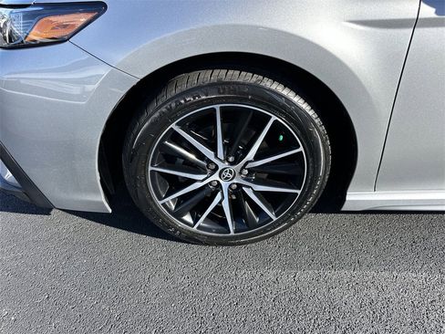 Used 2023 Toyota Camry SE image 10