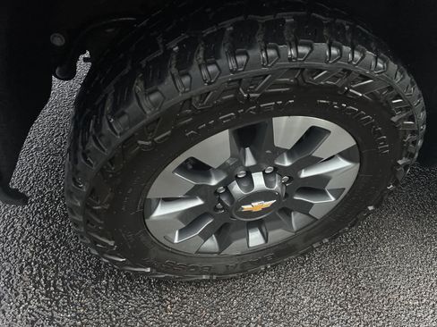 Used 2024 Chevrolet Silverado 2500 Custom w/ Custom Value Package image 5