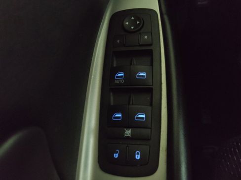 Used 2018 Dodge Journey SE image 27