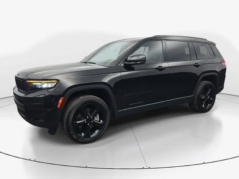 Used 2023 Jeep Grand Cherokee L Laredo image 5