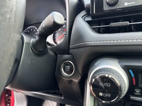 Used 2020 Toyota RAV4 XLE w/ Convenience Package FWD image 29