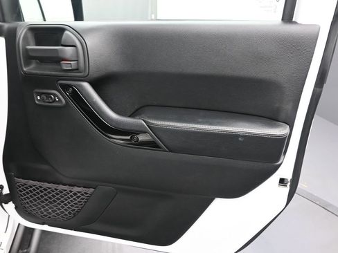 Used 2017 Jeep Wrangler Unlimited Sahara image 16